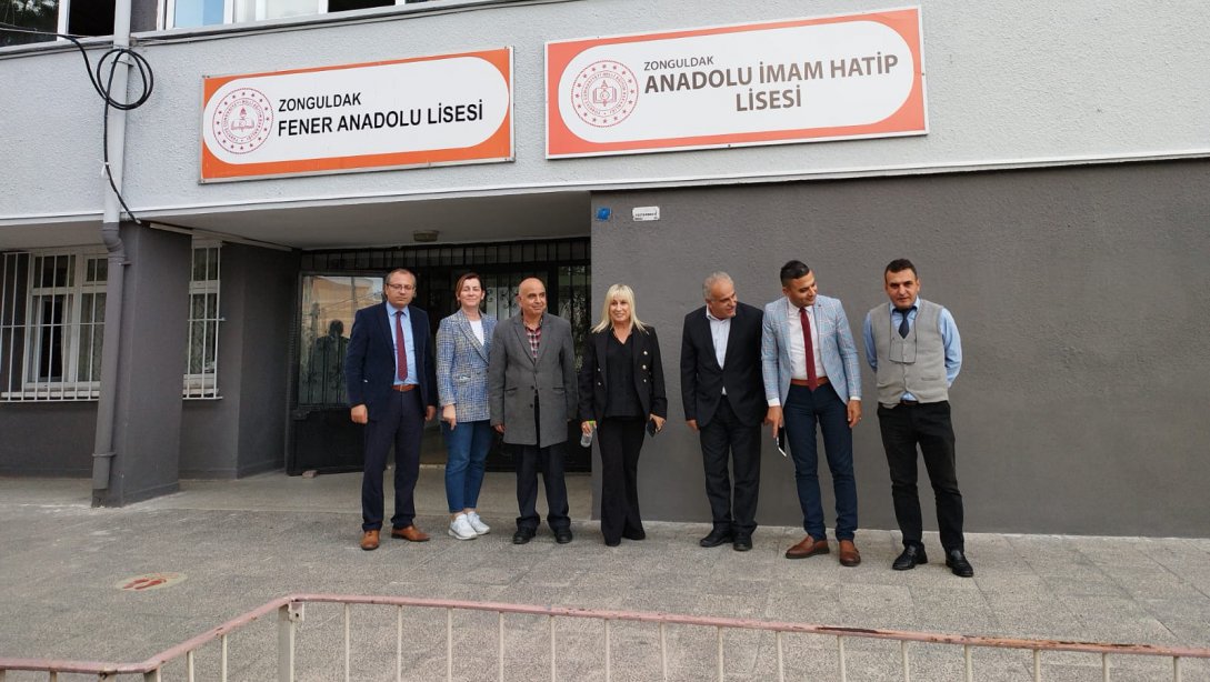 İl Millî Eğitim Müdürümüz Züleyha Aldoğan, Zonguldak Anadolu İmam Hatip Lisesi'ni Müdür Yardımcılarımız Fatih Karaarslan ve Erdal Yılmaz ile birlikte ziyaret etti.