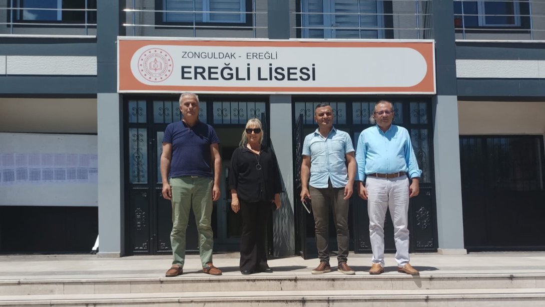 Zonguldak Ereğli Lisesi'nde devam eden SRC sınavını ziyaret eden İl Millî Eğitim Müdürümüz Züleyha ALDOĞAN, sınav süreci hakkında bilgi aldı.