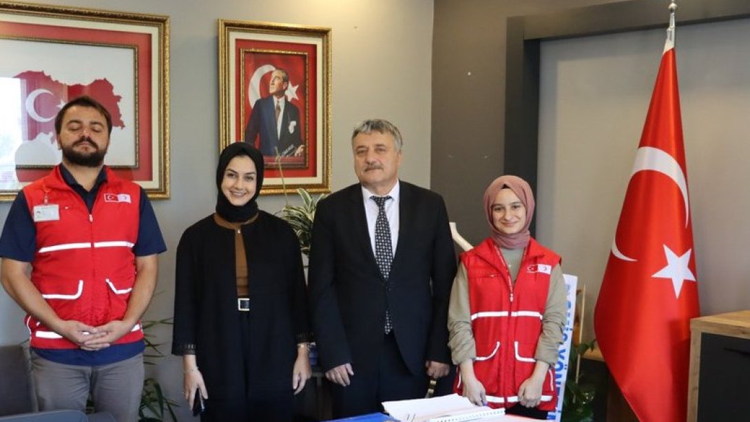 Türk Kızılay Toplum Merkezi Zonguldak heyeti, İl Millî Eğitim Müdürümüz Sayın Osman BOZKAN'a yeni görevine başlaması dolayısıyla hayırlı olsun ziyaretinde bulundular.    