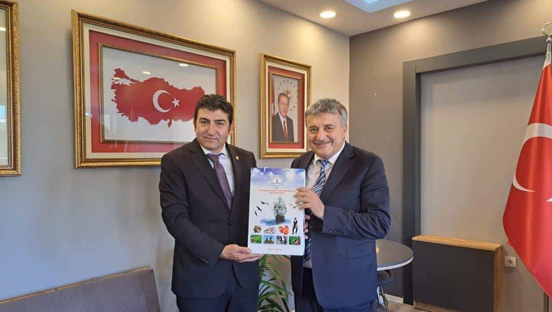 Tüm Karadenizliler Derneği Genel Başkan Vekili Osman BAYRAKLI; İl Millî Eğitim Müdürümüz Sayın Osman BOZKAN'a Nezaket Ziyaretinde Bulundular