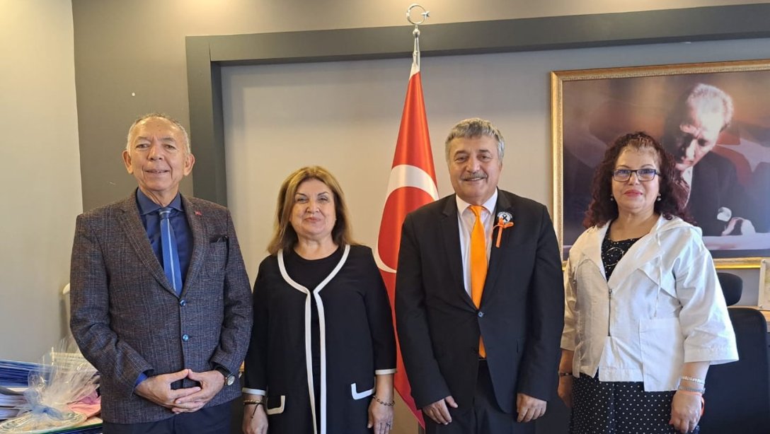 Zonguldak Kültür ve Sanat Derneği Başkanı Sunar ARSLAN ve yönetim kurulu üyeleri, İl Millî Eğitim Müdürümüz Sayın Osman BOZKAN'a nezaket ziyaretinde bulundular.