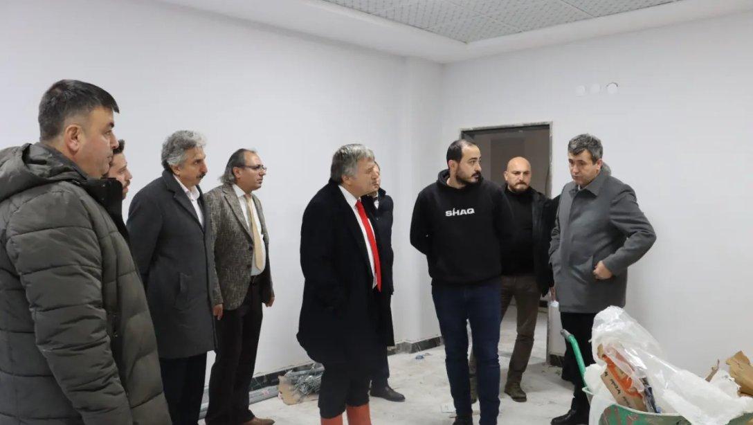İl Millî Eğitim Müdürümüz Sayın Osman BOZKAN,İl Özel İdaresi Genel Sekreteri Sayın Ahmet KARAYILMAZ ile birlikte yapımı devam eden 24 derslikli Halk Eğitimi Merkezi binasını ziyaret ettiler