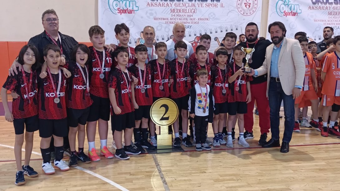 Kozlu Ortaokulu Küçük Erkek Hentbol Takımımızın Türkiye İkinciliği Başarısı