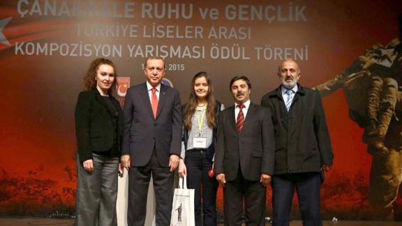 Zonguldak  İMKB Anadolu Lisesi öğrencisi Rumeysa Çiloğlu Ölümsüz bir tarih Çanakkale kompozisyonu ile  Türkiye 3ncüsü oldu.