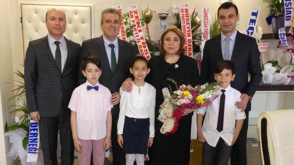23 Nisan Ulusal Egemenlik ve Çocuk Bayramı nda öğrencilerden Zonguldak Milli Eğitim Müdürü Pervin TÖRE Hanımefendiye Ziyaret