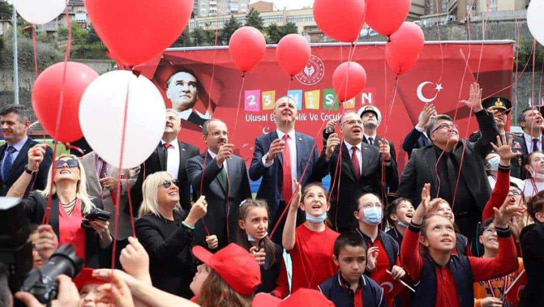 Zonguldak beklenen,özlenen karelere, bugün 23 Nisan Ulusal Egemenlik ve Çocuk Bayramı kutlamalarında kavuştu..