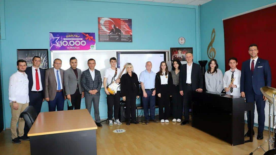 İl Millî Eğitim Müdürümüz Züleyha ALDOĞAN ve Zonguldak Belediye Başkanımız Sayın Dr. Ömer Selim ALAN, Mehmet Çelikel Lisemizi ziyaret ederek, ZONSES şampiyonu gençlerimiz ile buluşturlar.