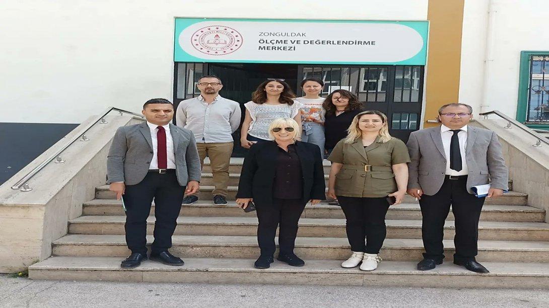 İl Millî Eğitim Müdürümüz Züleyha ALDOĞAN, Zonguldak Ölçme Değerlendirme Merkezini ziyaret ederek ekip üyeleri ile toplantı yaptı. Bakanlığımızca başlatılan 