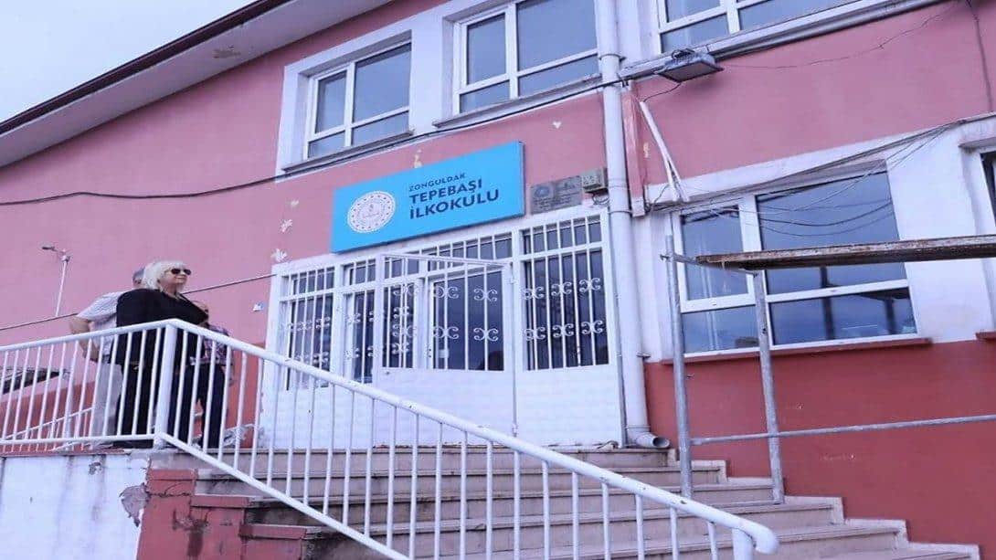 İl Millî Eğitim Müdürümüz Züleyha ALDOĞAN, devam eden onarım çalışmalarını yerinde görmek üzere, Zonguldak Tepebaşı İlkokulunu ziyaret ederek, gözlem ve incelemelerde bulundu.