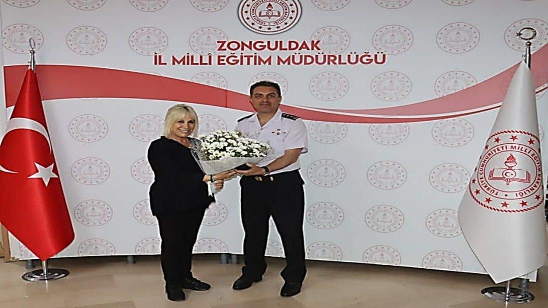 Zonguldak İl Jandarma Komutanı, Jandarma Kıdemli Albay Sayın Cezmi YALINKILIÇ, İl Millî Eğitim Müdürümüz Züleyha ALDOĞAN'ı ziyaret ettiler. Nazik ziyaretleri için kendilerine teşekkür ederiz.