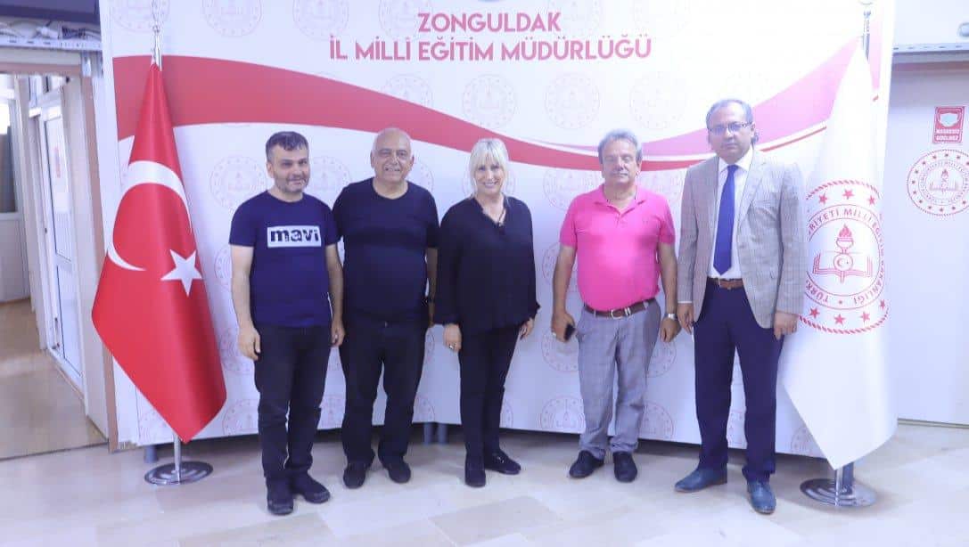 Türkiye Sakatlar Derneği Zonguldak Şube Başkanı Sayın Hüseyin Şirin, İl Millî Eğitim Müdürümüz Züleyha ALDOĞAN'ı ziyaret etti.
