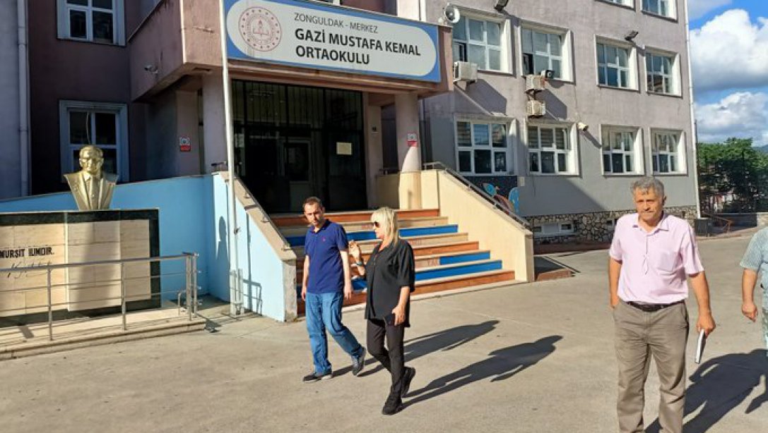 Gazi Mustafa Kemal Ortaokulunu ziyaret eden İl Millî Eğitim Müdürümüz Züleyha ALDOĞAN , okulumuzda devam eden bakım onarım çalışmaları hakkında yetkililerden bilgi aldı.