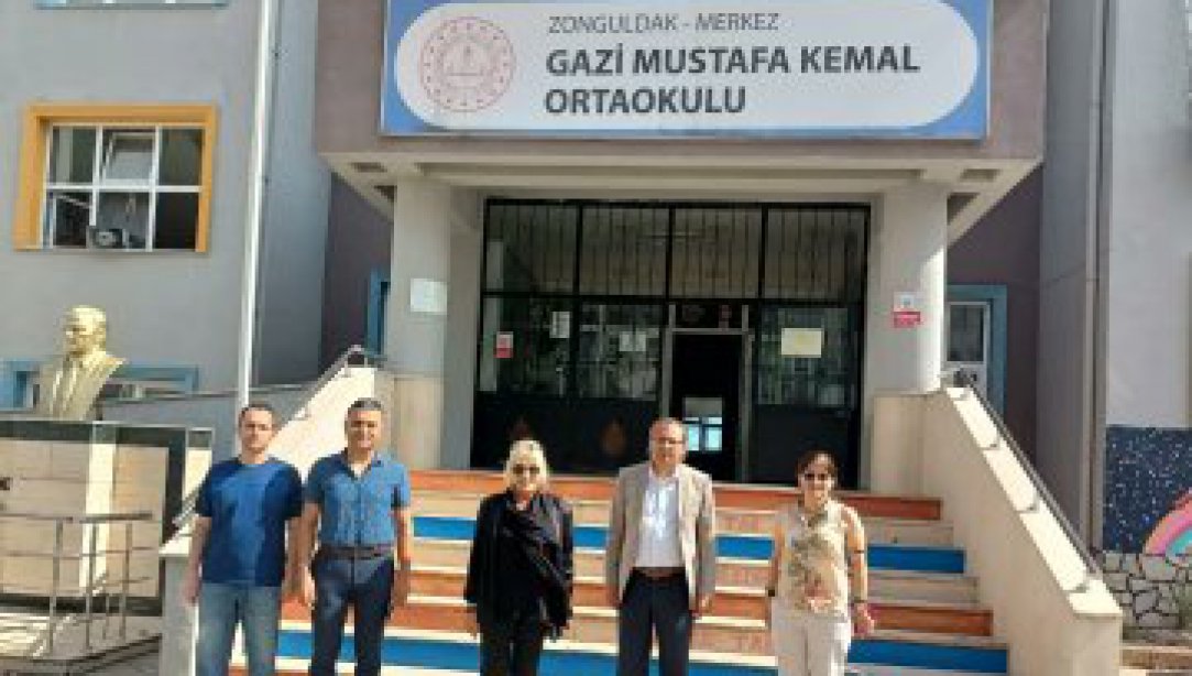 Onarım ve  dış cephe boya çalışmaları devam eden Gazi Mustafa Kemal Ortaokulumuzu ziyaret eden İl Millî Eğitim Müdürümüz Züleyha ALDOĞAN; yetkililerden bilgi aldı. 