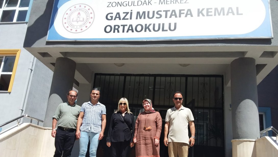 l Milli Eğitim Müdürümüz Züleyha ALDOĞAN, Merkez Gazi Mustafa Kemal Ortaokulunda devam eden SRC sınavını ziyaret ederek sınav süreci hakkında bilgi aldı, adaylara başarılar diledi.