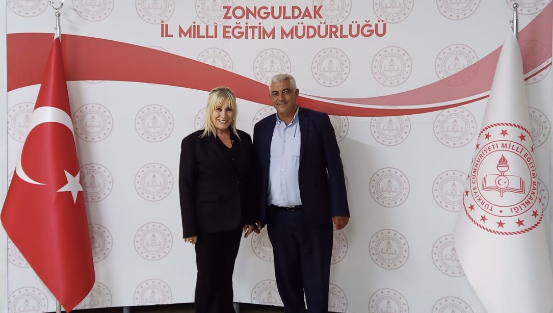 Zonguldak Bölgesi Romanlar Derneği Başkanı ve aynı zamanda Ereğli Bakırlı Köyü Muhtarı Rıza Demir, İl Millî Eğitim Müdürümüz Züleyha Aldoğan'a nezaket ziyaretinde bulundular.