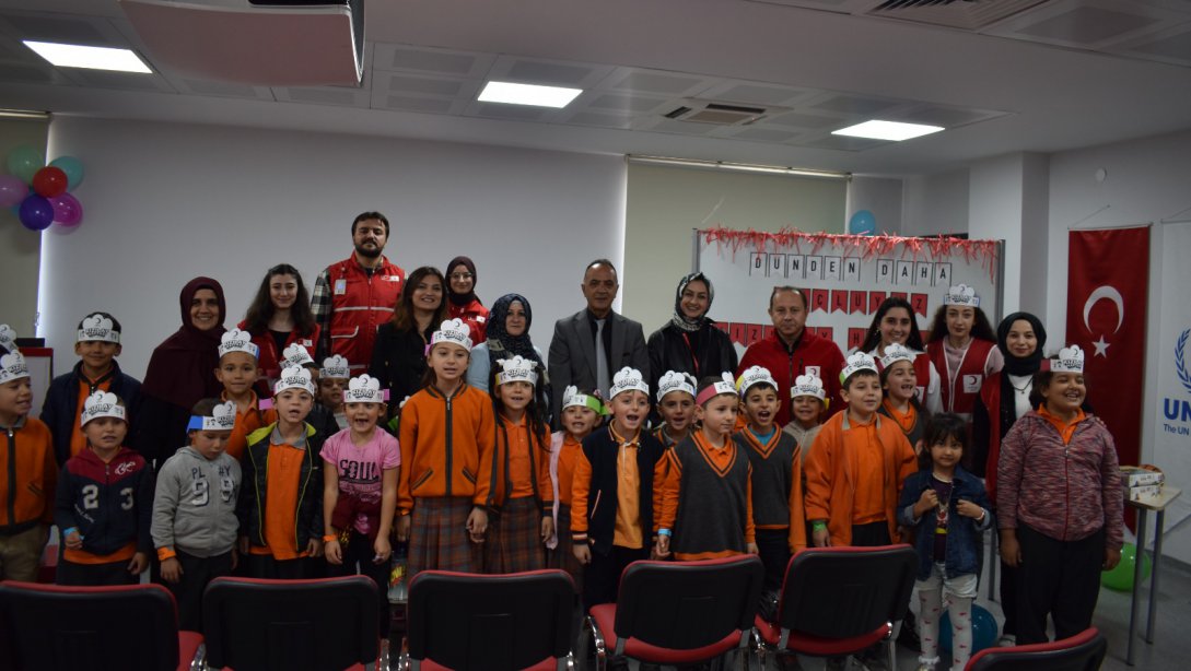 29 Ekim-4 Kasım Kızılay Haftası kapsamında Himmetoğlu İlkokulu öğrencilerimiz Toplum Merkezini ziyaret ettiler. Öğrencilerimize Kızılay tanıtımı yapıldı.