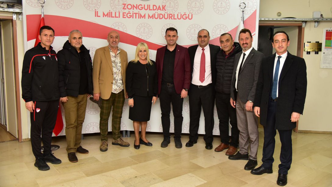 24 Kasım Öğretmenler Günü münasebeti ile Zonguldak İl Hakem Kurulu Başkanı Yar. Doç. Evren Atış ve Yönetim Kurulu Üyeleri İl Milli Eğitim Müdürümüz Züleyha ALDOĞAN'a nezaket ziyaretinde bulundular.