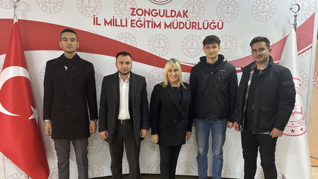 Ak Parti Gençlik Kolları Başkanı Murat ARSLAN ve Yönetim Kurulu üyeleri İl Millî Eğitim Müdürümüz Züleyha ALDOĞAN'a ziyarette bulundular. 