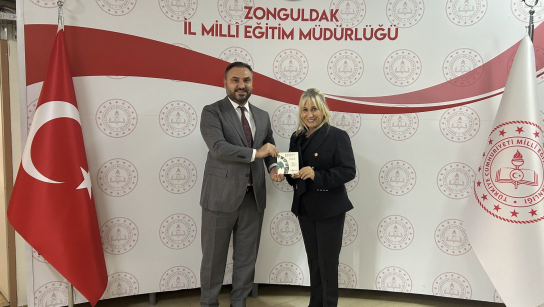 Zonguldak Sanayici ve İş İnsanları Derneği (ZONSİAD) Başkanı Necdet Tıskaoğlu İl Milli Eğitim Müdürümüz Züleyha ALDOĞAN'ı ziyaret ederek 18-19 Şubat tarihleri arasında yapılacak olan Zonguldak Genel Ticaret Fuarına davet etti.
