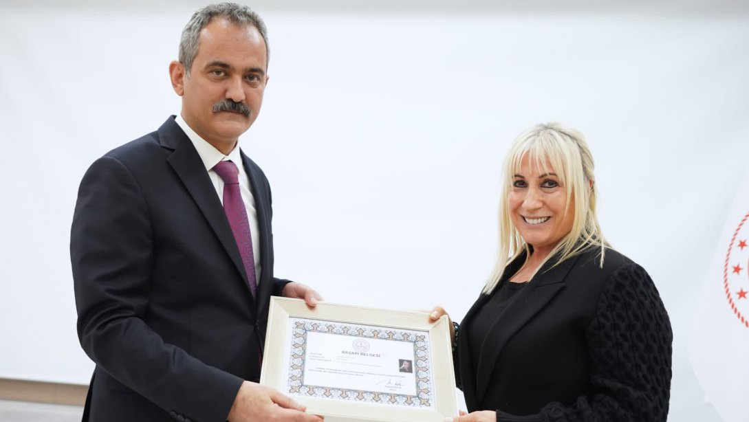 Millî Eğitim Bakanı Mahmut Özer, 81 ilin millî eğitim müdürüyle Ankara'da iftar programında bir araya geldi.  