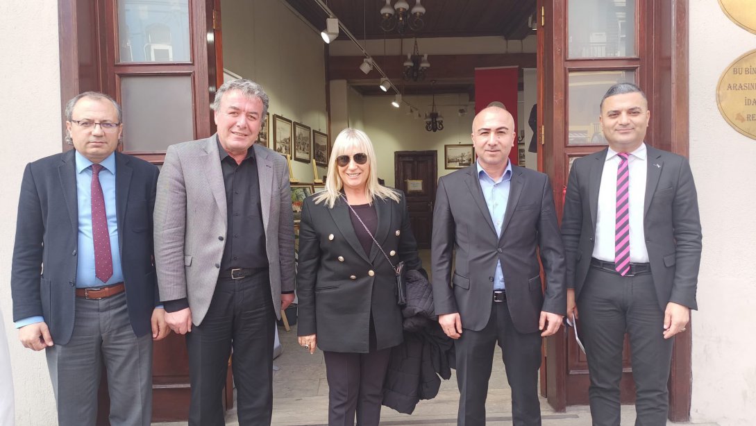 15-22 Nisan Turizm Haftası etkinlikleri kapsamında; İl Millî Eğitim Müdürümüz Züleyha ALDOĞAN, İl Kültür ve Turizm Müdürlüğü tarafından düzenlenen ''Fotoğraflarla Zonguldak'' isimli sergiyi ziyaret ettiler. 