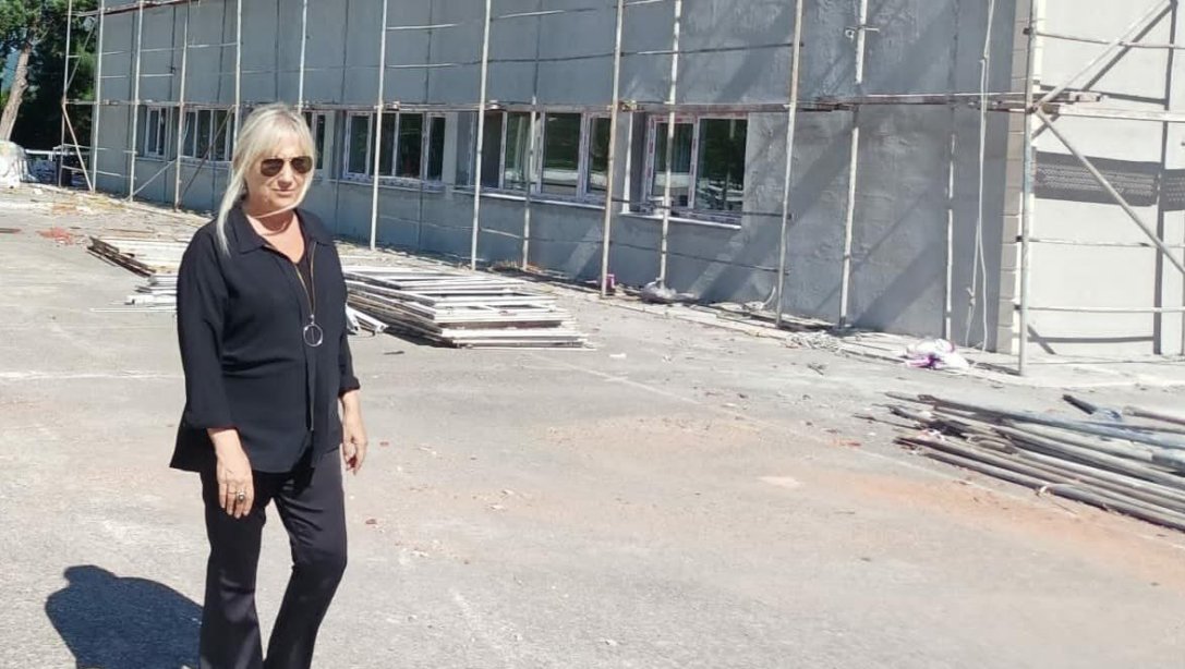 İl Milli Eğitim Müdürümüz Züleyha Aldoğan, büyük onarımlar kapsamında yapımı devam eden Zonguldak Fen Lisesi'ni ziyaret ederek gözlem ve incelemelerde bulundu. 