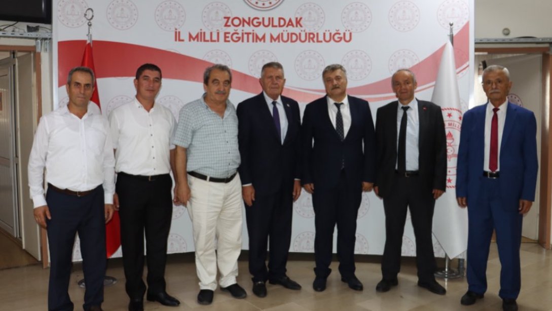 Zonguldak Muhtarlar Derneği Başkanı Şerafettin Nas ve dernek üyeleri, İl Milli Eğitim Müdürümüz Sn. Osman Bozkan'a yeni görevine başlaması dolayısıyla hayırlı olsun ziyaretinde bulundular.