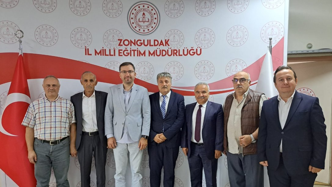 Müsiad(Müstakil Sanayici ve İş Adamları Derneği) Başkanı Salih Kuvvetli ve iş adamları , İl Milli Eğitim Müdürümüz Sn. Osman Bozkan'a yeni görevine başlaması dolayısıyla hayırlı olsun ziyaretinde bulundular. 