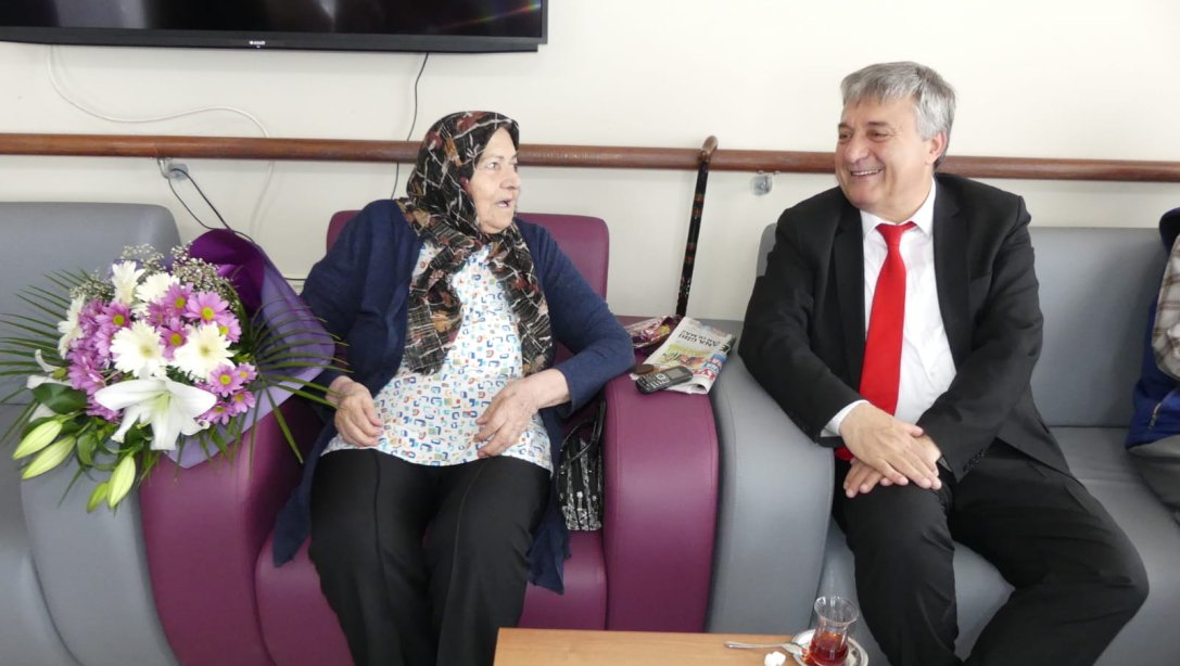 İl Milli Eğitim Müdürümüz Sayın Osman Bozkan Anneler Günü Dolayısıyla Merkez Huzurevine Ziyaret Gerçekleştirdi