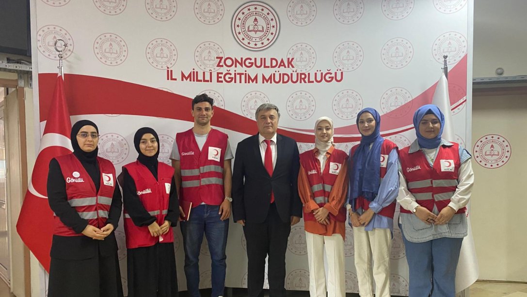 Genç Kızılay İl Başkanı Feyyaz Öz, İl Millî Eğitim Müdürümüz Sayın Osman Bozkan'ı Ziyaret Etti