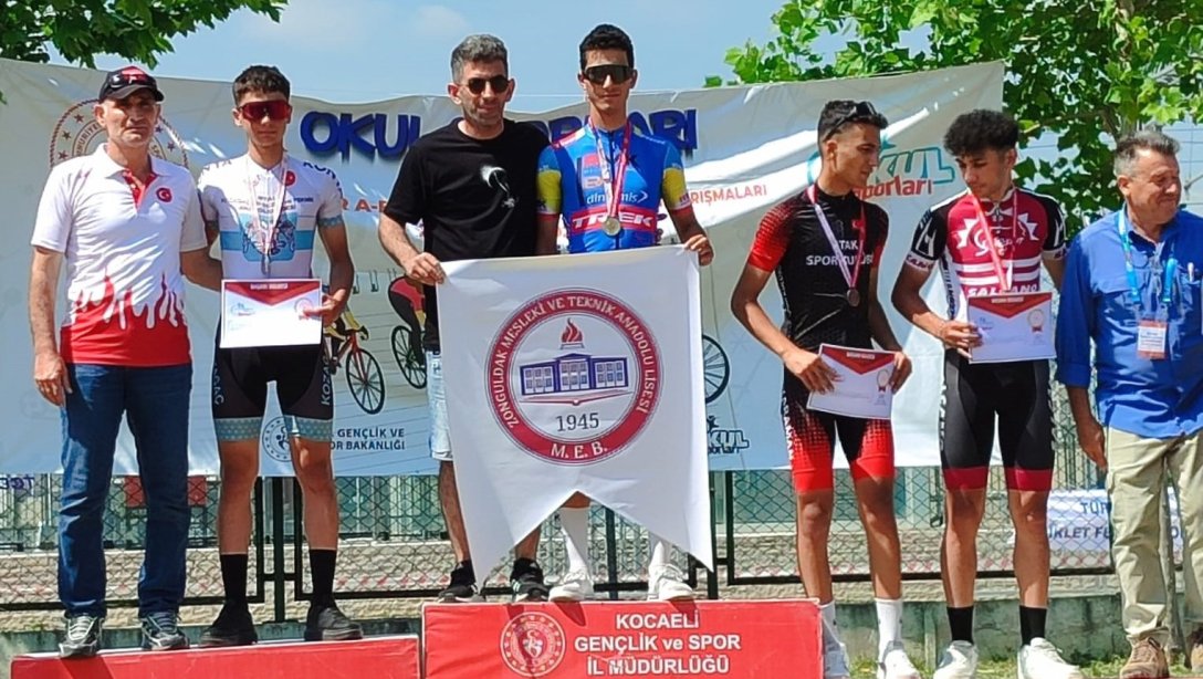 Öğrencimizden Okul Sporları Bisiklet Türkiye Finallerinde Türkiye Birinciliği Başarısı