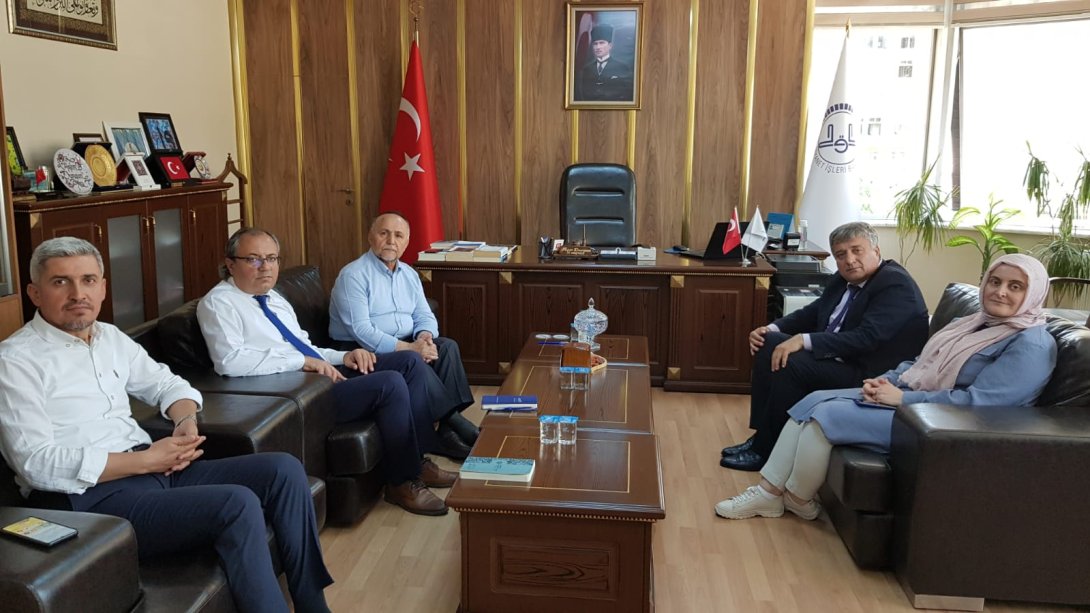 İl Millî Eğitim Müdürümüz Sayın Osman Bozkan Müdür Yardımcımız ve Şube Müdürümüz ile birlikte Zonguldak İl Müftüsü Sayın Aşır Durgun'a nezaket ziyaretinde bulundular
