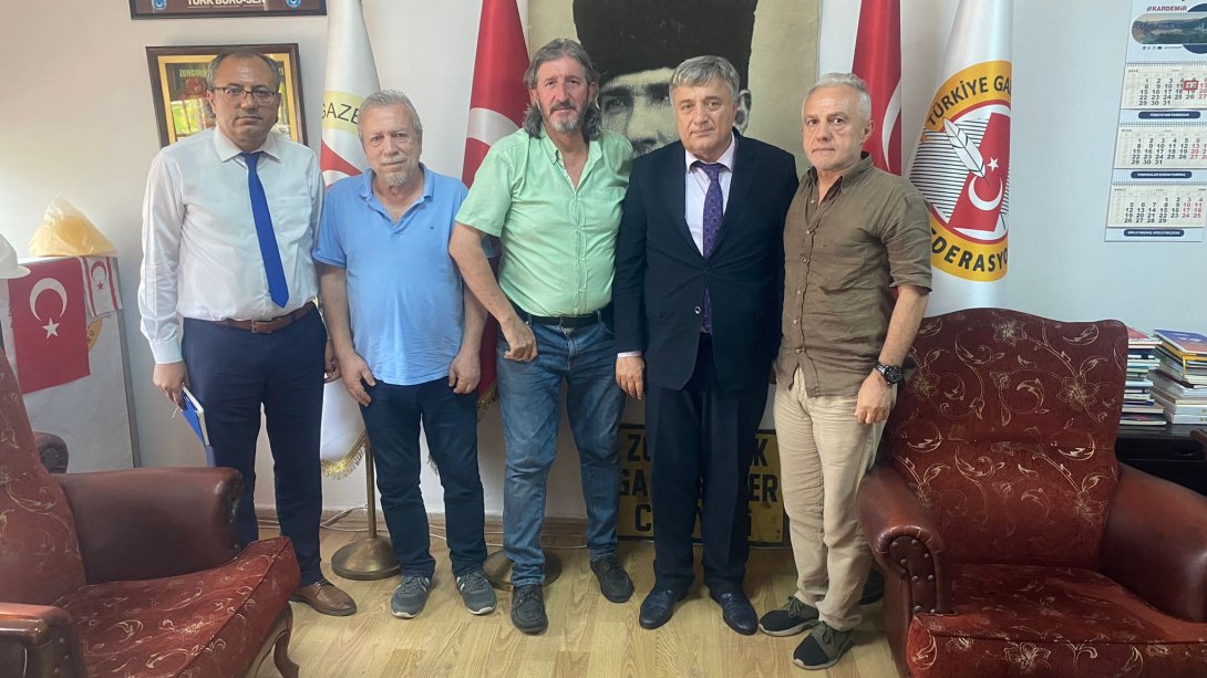 İl Millî Eğitim Müdürümüz Sayın Osman Bozkan Şube Müdürümüz ile birlikte Zonguldak Gazeteciler Cemiyeti Başkanı Derya Akbıyık'a nezaket ziyaretinde bulundular