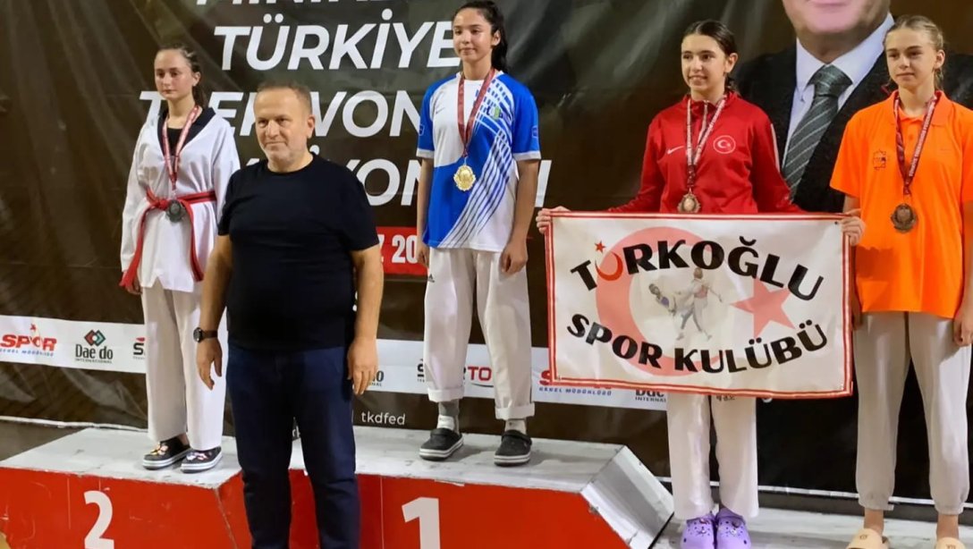 Çaycuma İmam Hatip Ortaokulu öğrencimiz Elif Oral 2024, Minikler Türkiye Taekwondo Şampiyonası'nda Zonguldak'ı temsil ederek 57 kiloda Türkiye Şampiyonu Oldu