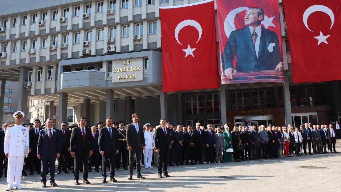 30 Ağustos Zafer Bayramı'nın 102. Yıl Dönümü Kutlama Etkinlikleri Kapsamında Çelenk Sunma Töreni Gerçekleştirildi