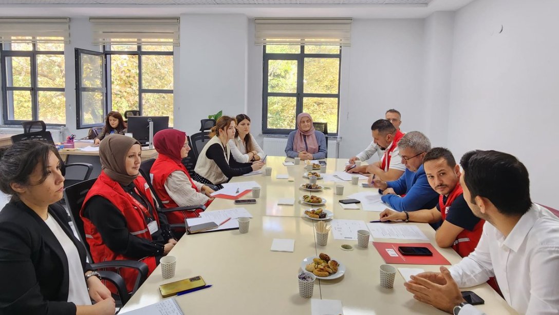 İl Millî Eğitim Müdür Yardımcımız Sayın Cemile Gül Başkanlığında, Türk Kızılay Zonguldak Şube Başkanı Sayın Kürşat Yağız ve Şube Yönetim Kurulu Üyeleri ile Müdürlüğümüz AR-GE Birimi Personelinin Katılımıyla Toplantı Düzenlendi