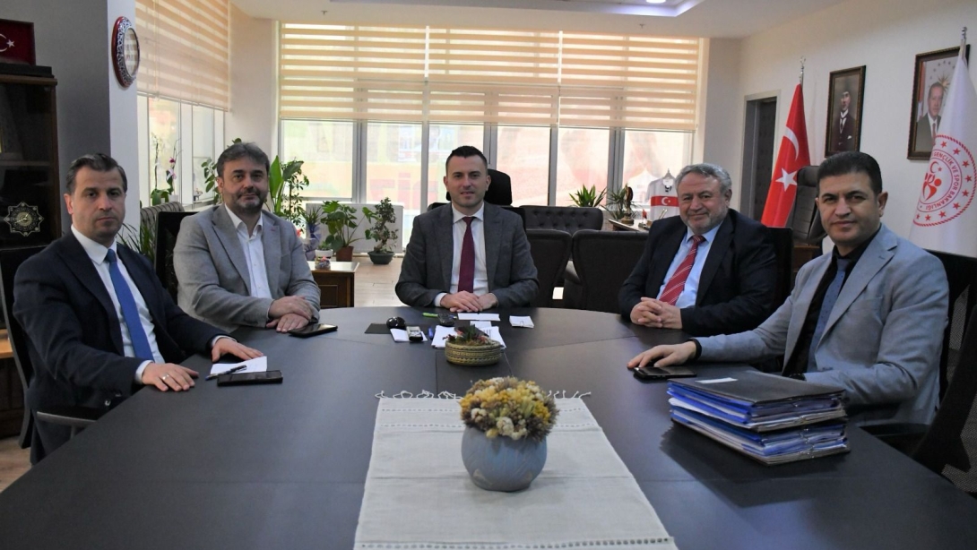 İl Millî Eğitim Müdür Yardımcımız Sayın Adem Gülşen, Gençlik ve Spor İl Müdürü Sayın Halil Hacı'yı Ziyaret Etti