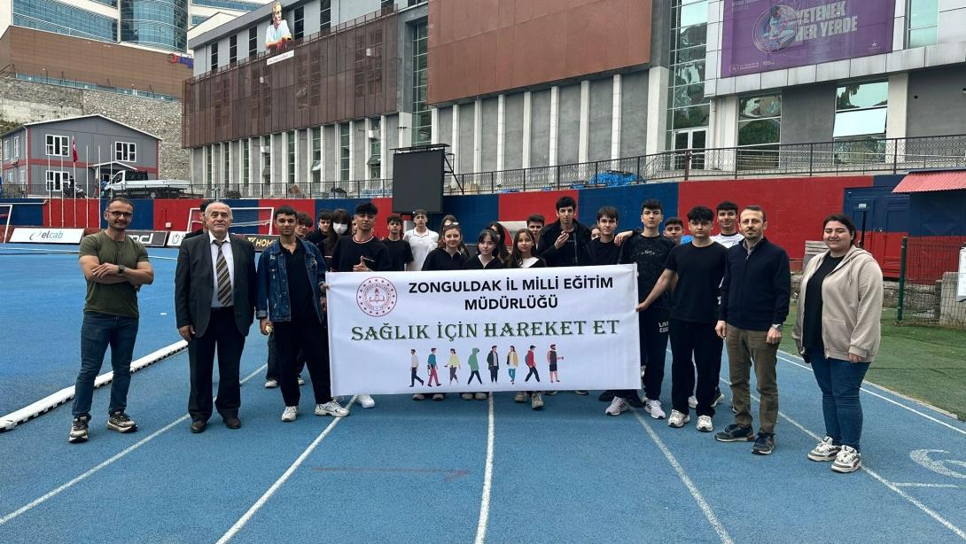 Sağlıklı ve Hareketli Yaşama Merhaba Yürüyüşü Düzenlendi