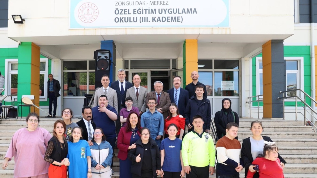 10-16 Mayıs Engelliler Haftası Kapsamında Zonguldak Özel Eğitim Uygulama Okulu III. Kademede Kermes Açılışı Gerçekleştirildi